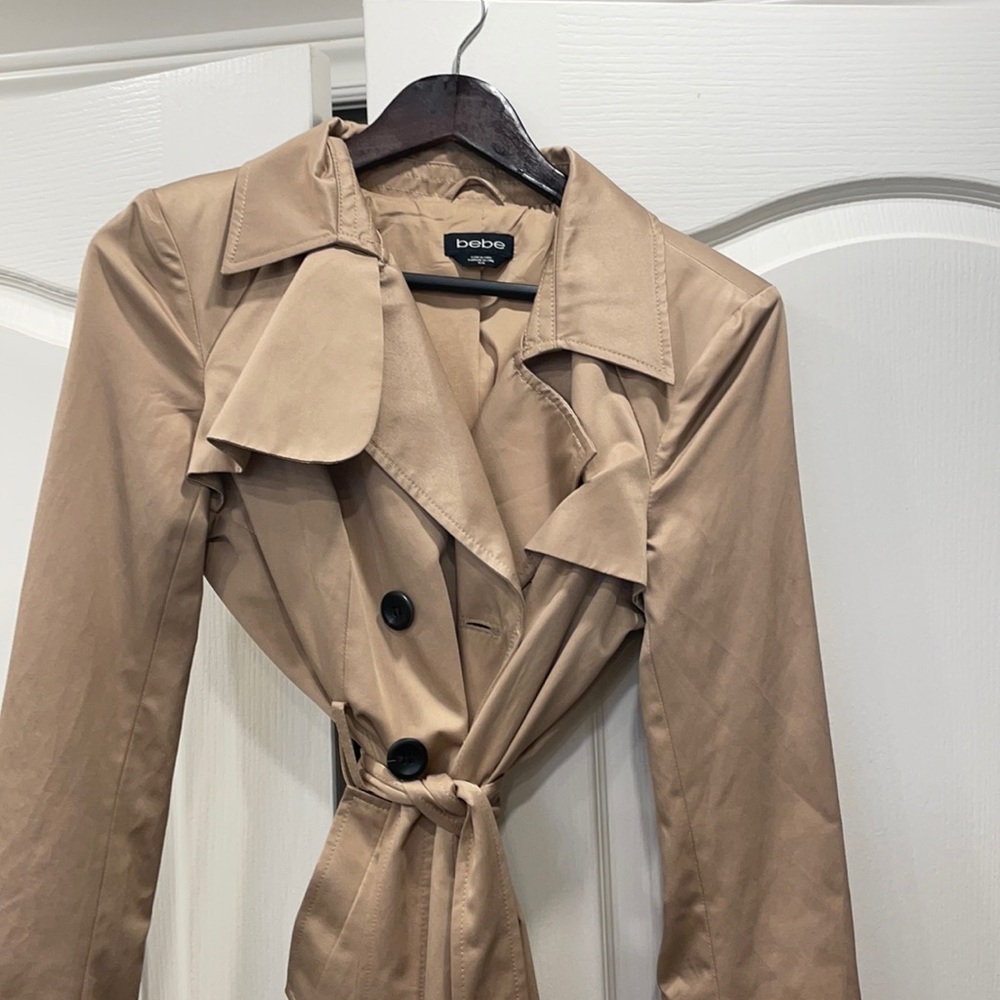 Bebe Champagne Beige short length trench coat